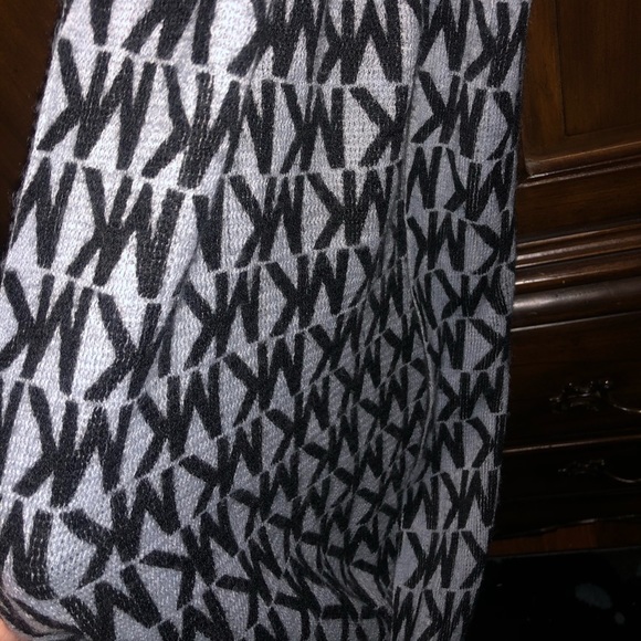 Michael Kors Infinity Scarf - Picture 2 of 3